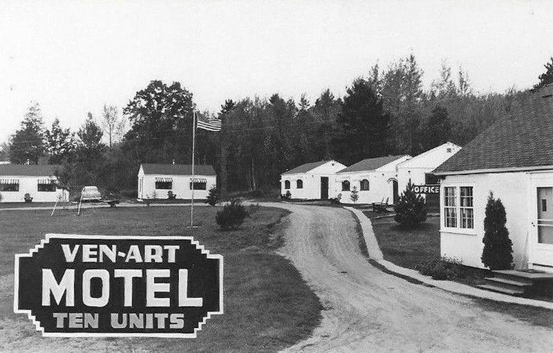 Ven-Art Motel - Vintage Postcard